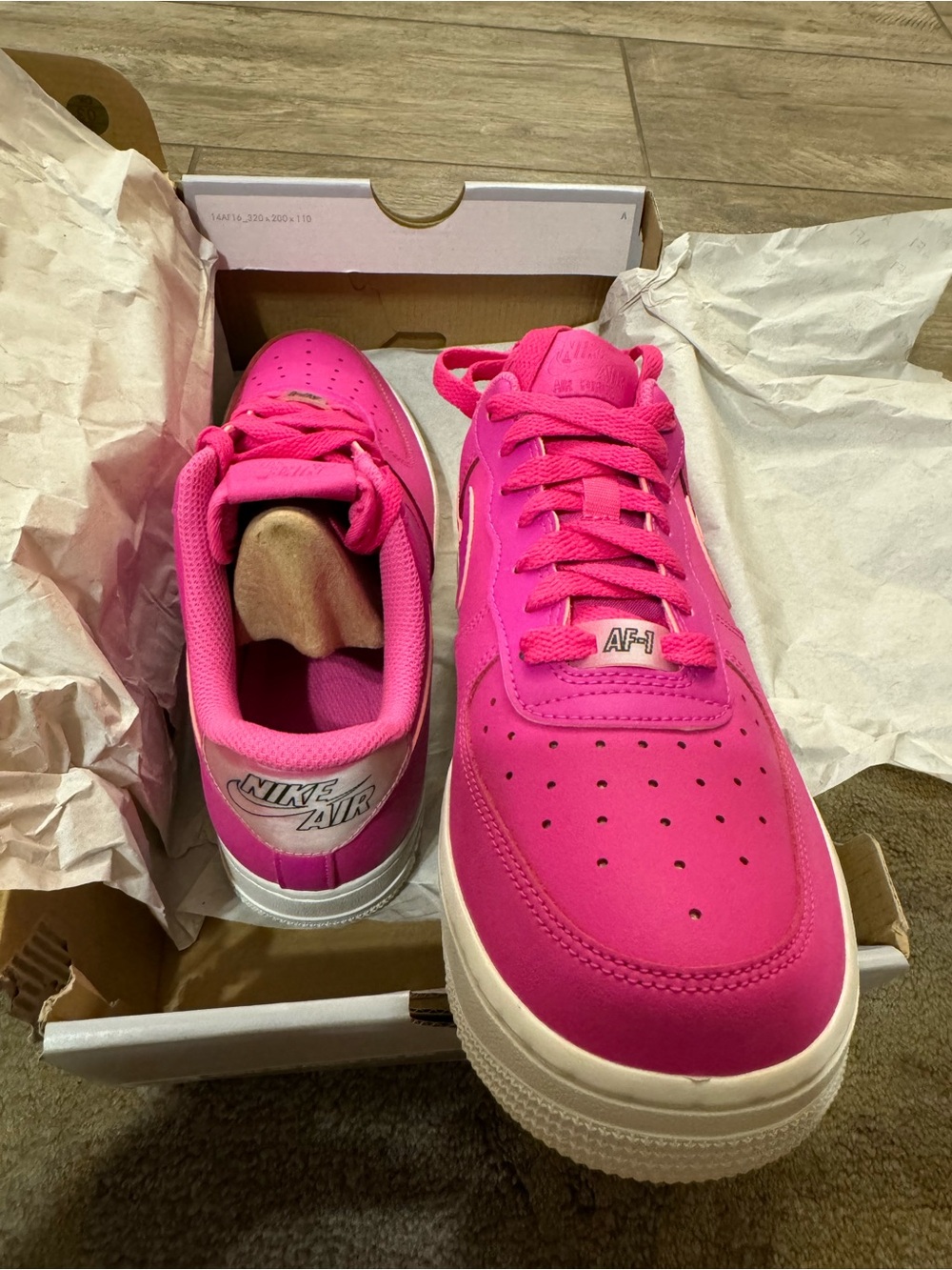 Nike Women’s Air Force 1 Hot Pink Low-Top Sneakers - Picture 5 of 6